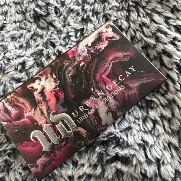 Urban Decay Urban Addictions Eyeshadow Palette - Picture 2 of 3